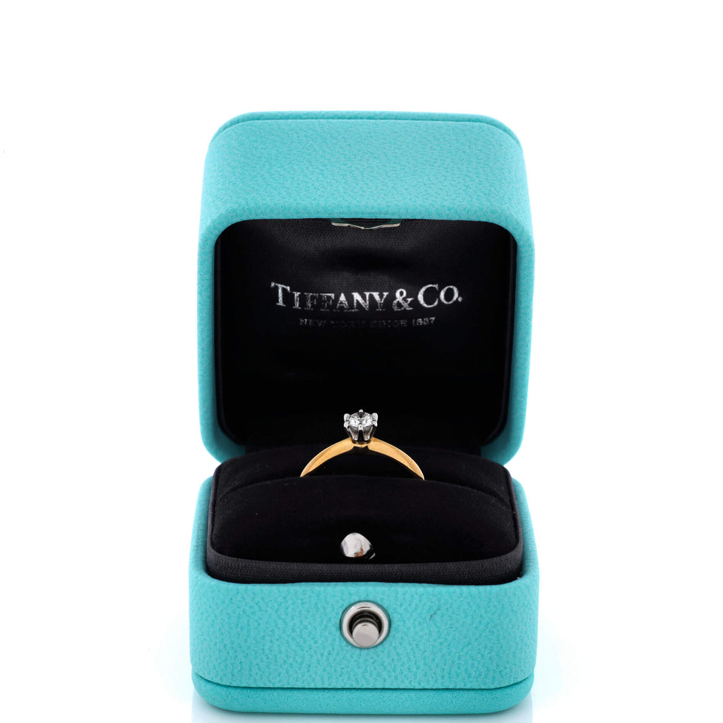 Pre Owned Tiffany & Co. Tiffany Setting Solitaire Ring 18K Yellow Gold and RBC Diamond F/VVS2 0.27CT