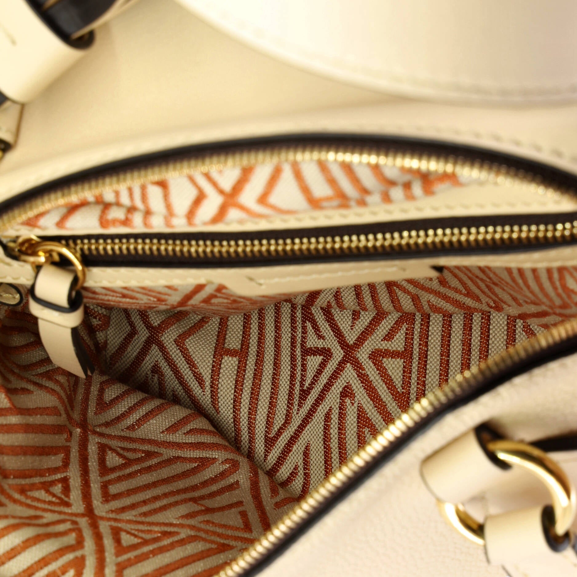 Pre Owned Chloe Daria Bag Leather Small