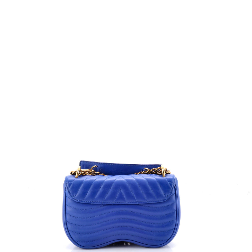 Pre owned Louis Vuitton New Wave Chain Pochette Quilted Leather