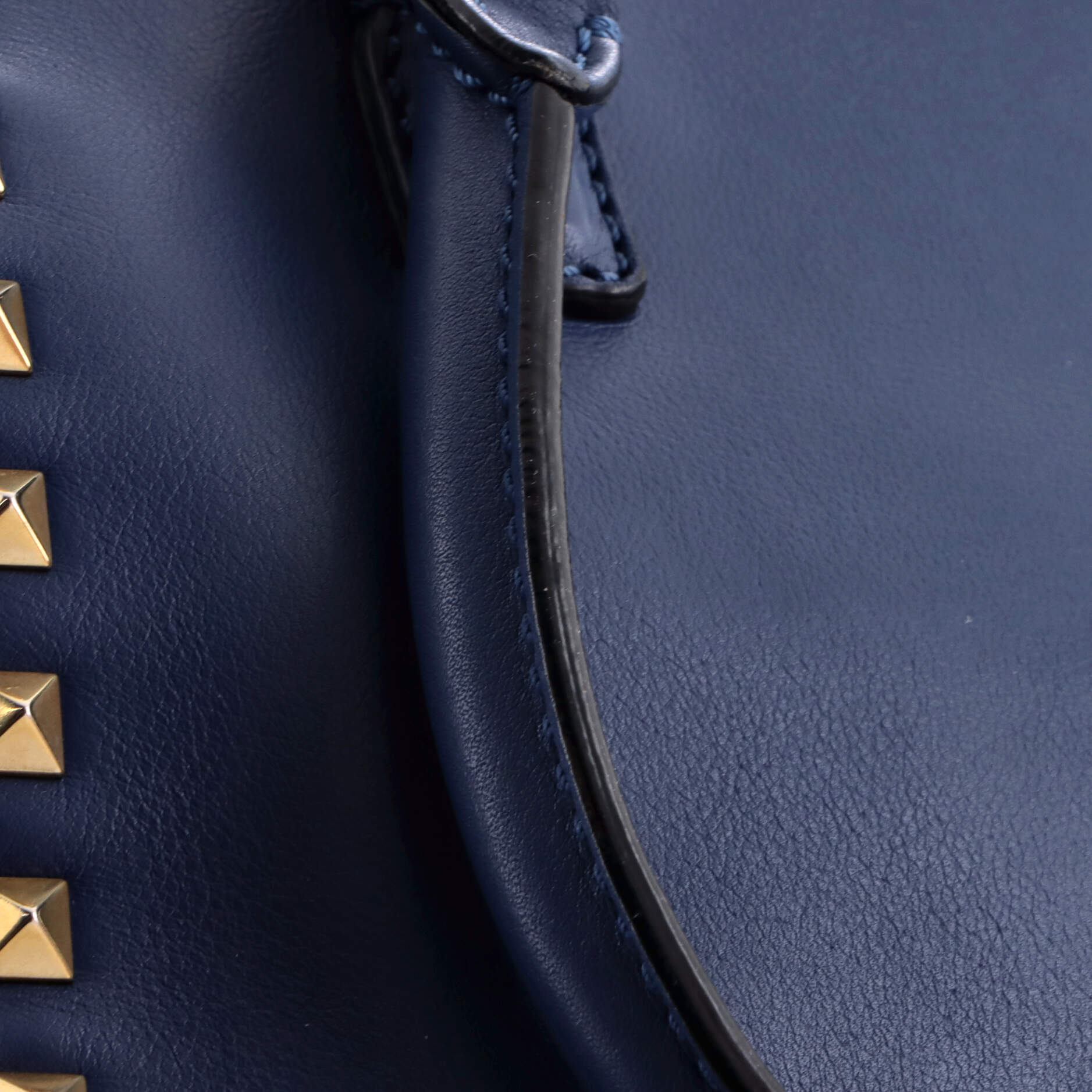 Pre Owned Valentino Garavani Rockstud Tote Rigid Leather Small