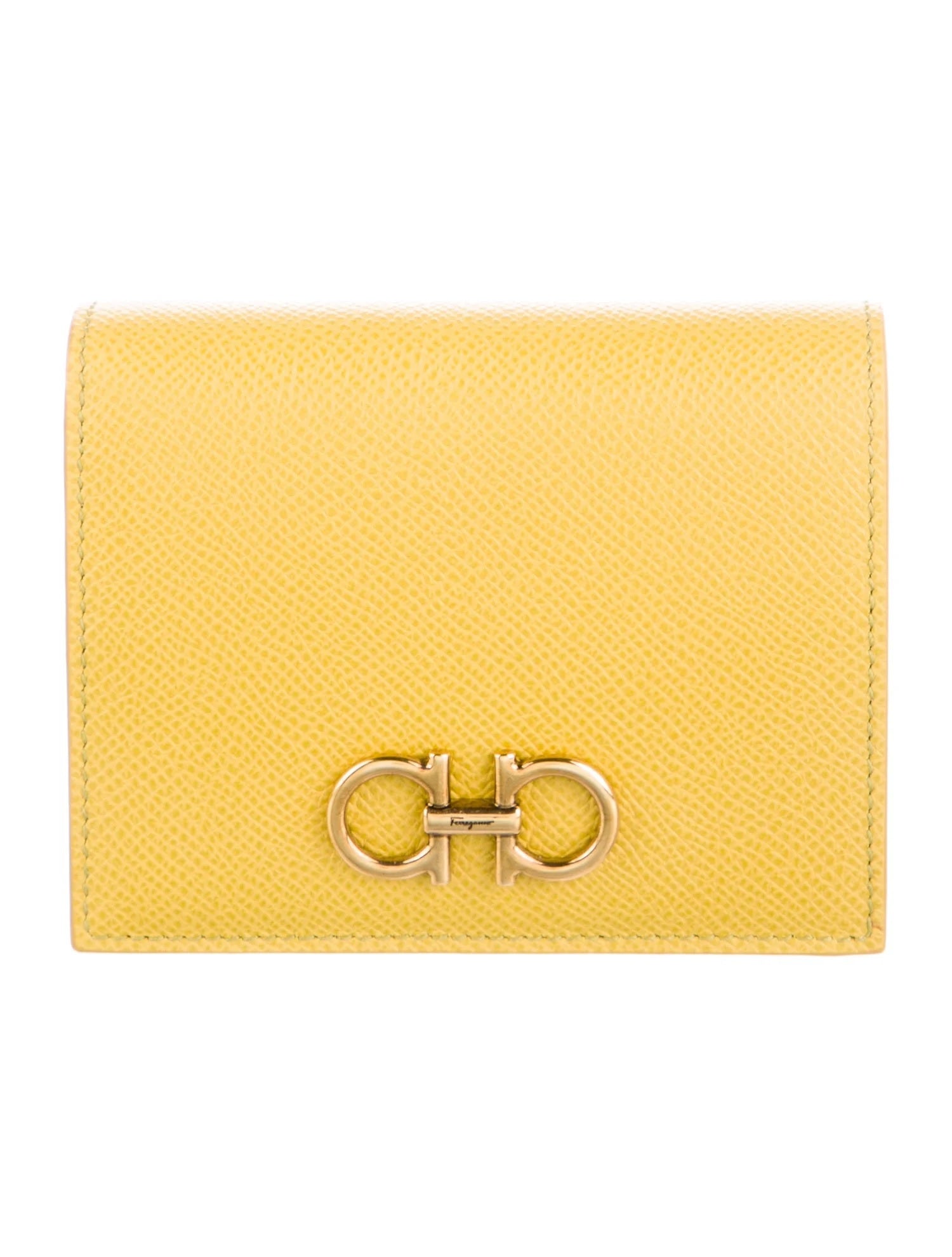 Pre Owned Salvatore Ferragamo Leather Compact Wallet