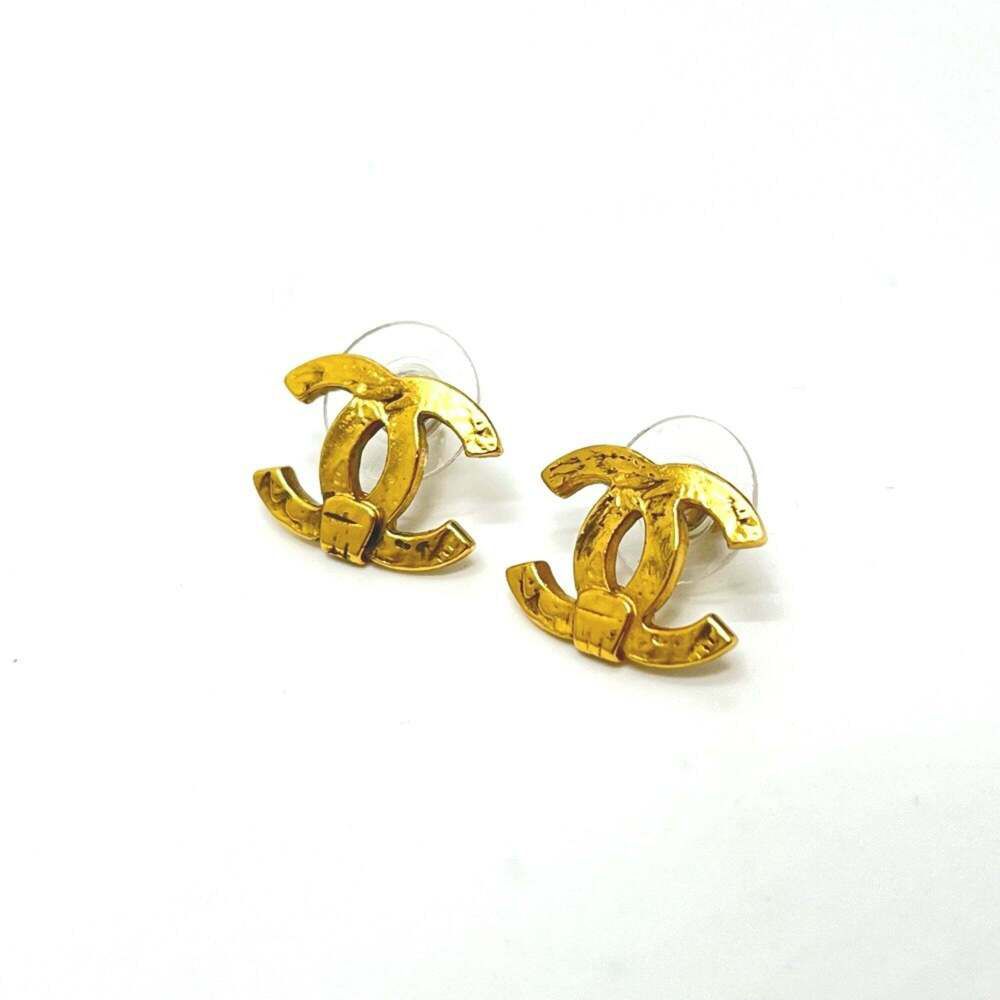 Pre Owned Chanel CC Logo Earrings Gold-Tone Metal Gold-Tone Metal