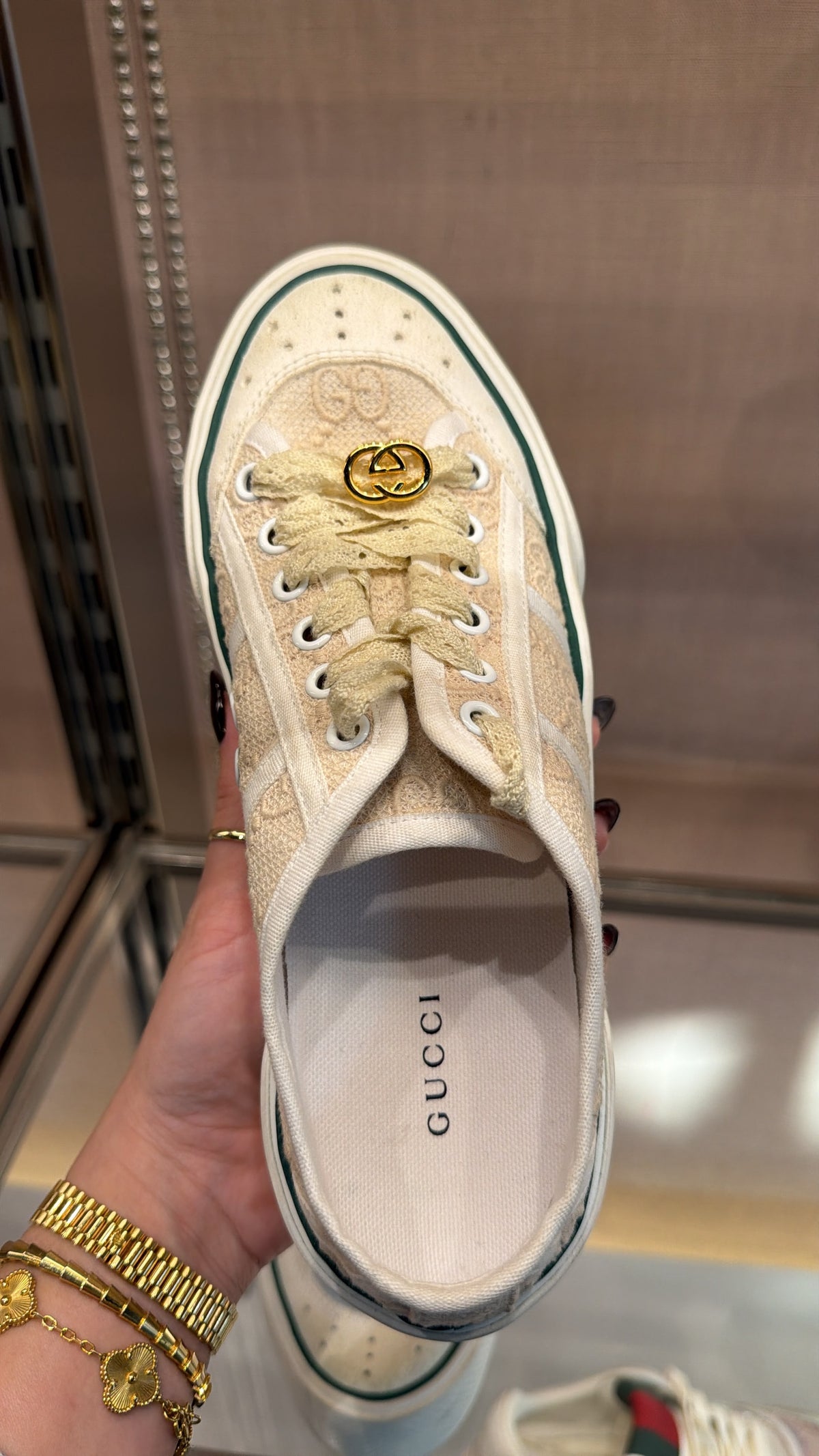 Pre Owned Gucci Sneakers Ivory